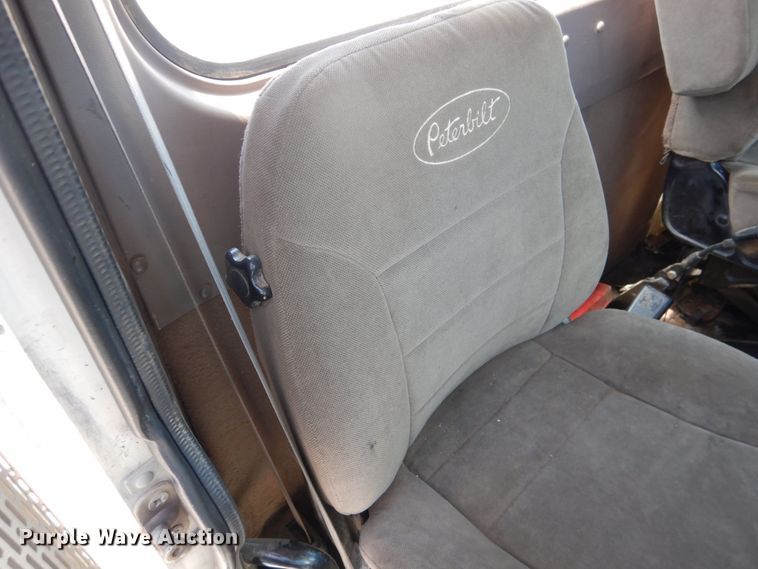 image for item DI5633 2007 Peterbilt 379  semi truck