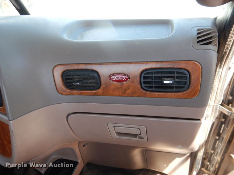 image for item DI5633 2007 Peterbilt 379  semi truck