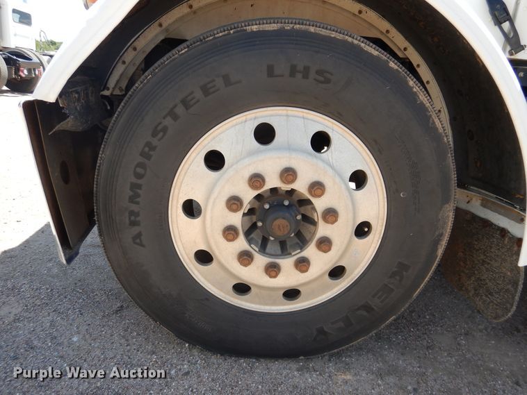 image for item DI5633 2007 Peterbilt 379  semi truck