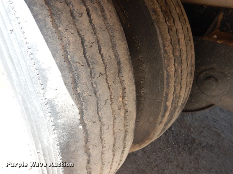 image for item DI5634 1997 Reitnouer  drop deck trailer