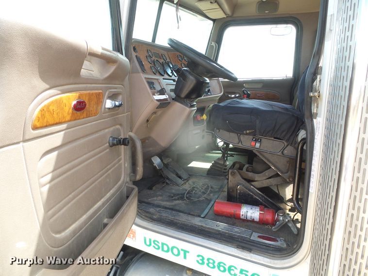 image for item DI5636 2007 Peterbilt 379  semi truck