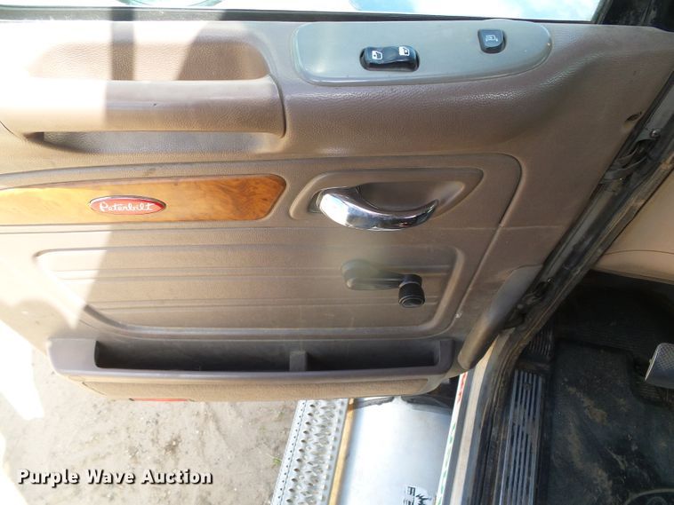 image for item DI5636 2007 Peterbilt 379  semi truck