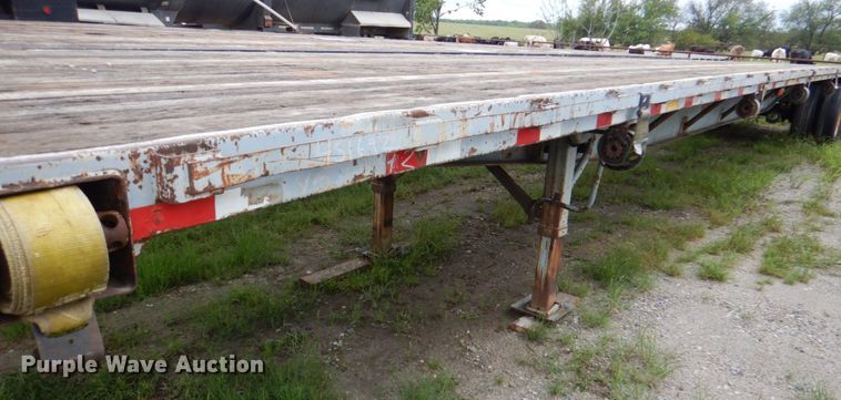 image for item DJ0457 1991 Fruehauf  flatbed trailer