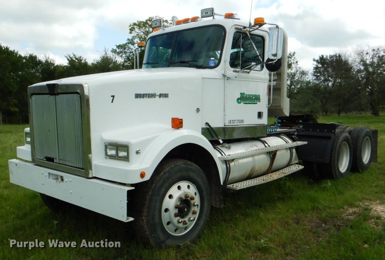 image for item DJ0778 1996 Western Star 4964F  semi truck