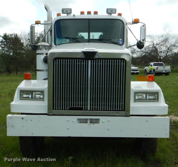image for item DJ0778 1996 Western Star 4964F  semi truck