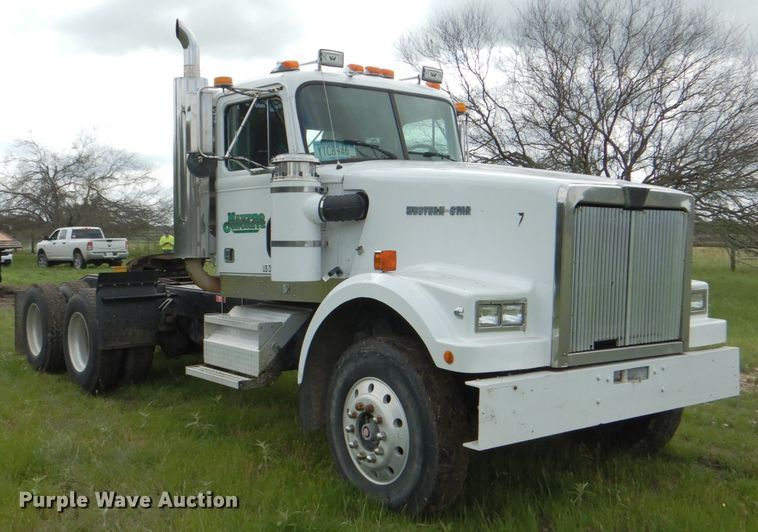 image for item DJ0778 1996 Western Star 4964F  semi truck