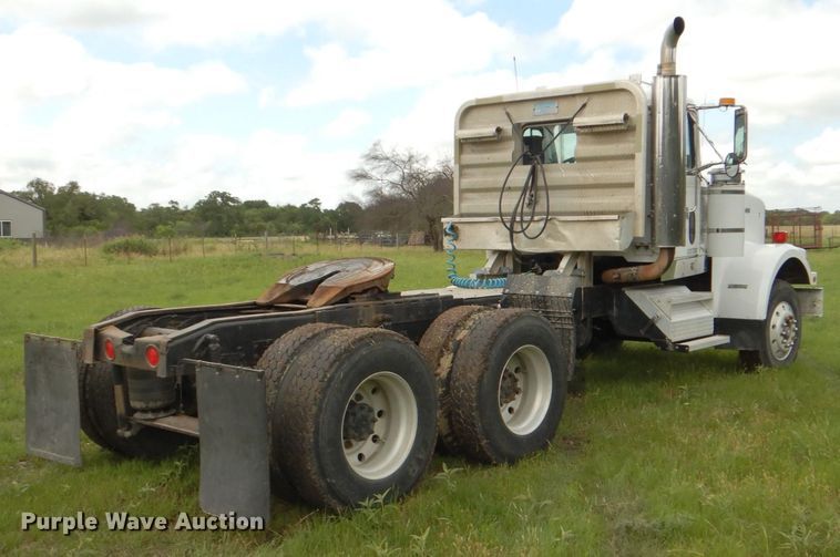 image for item DJ0778 1996 Western Star 4964F  semi truck