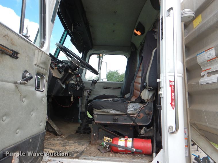 image for item DJ0778 1996 Western Star 4964F  semi truck