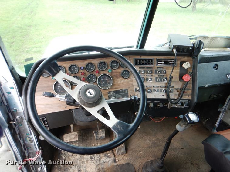 image for item DJ0778 1996 Western Star 4964F  semi truck