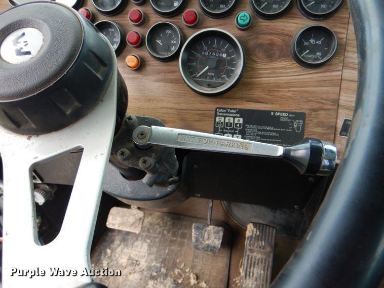 image for item DJ0778 1996 Western Star 4964F  semi truck