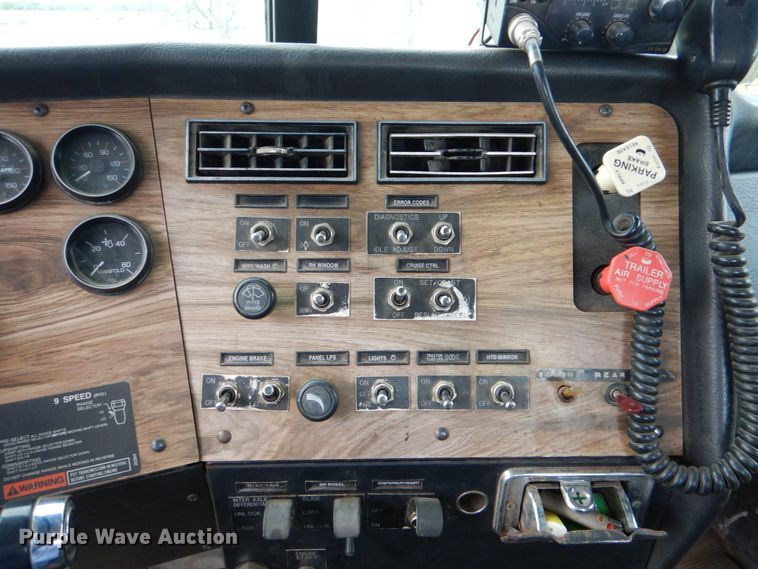 image for item DJ0778 1996 Western Star 4964F  semi truck