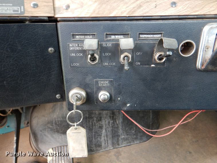 image for item DJ0778 1996 Western Star 4964F  semi truck