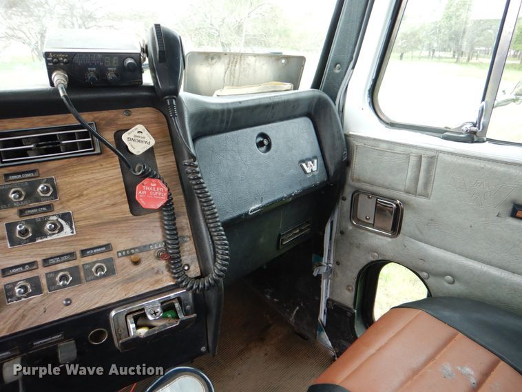 image for item DJ0778 1996 Western Star 4964F  semi truck