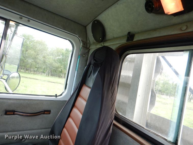 image for item DJ0778 1996 Western Star 4964F  semi truck