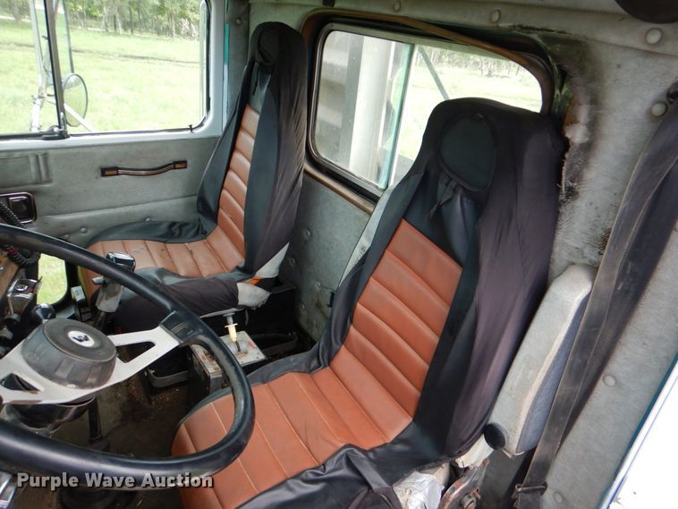 image for item DJ0778 1996 Western Star 4964F  semi truck