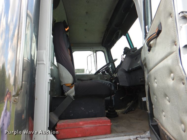 image for item DJ0778 1996 Western Star 4964F  semi truck