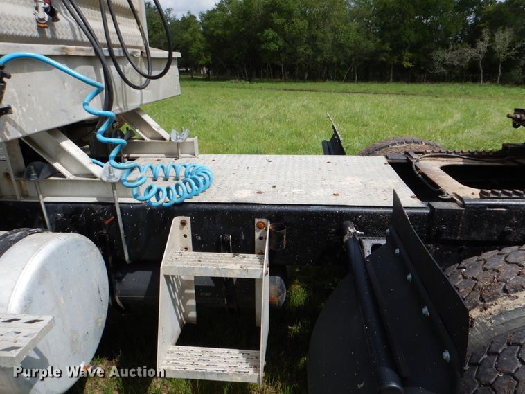 image for item DJ0778 1996 Western Star 4964F  semi truck