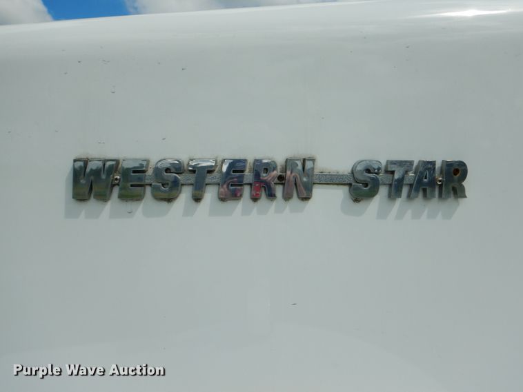 image for item DJ0778 1996 Western Star 4964F  semi truck