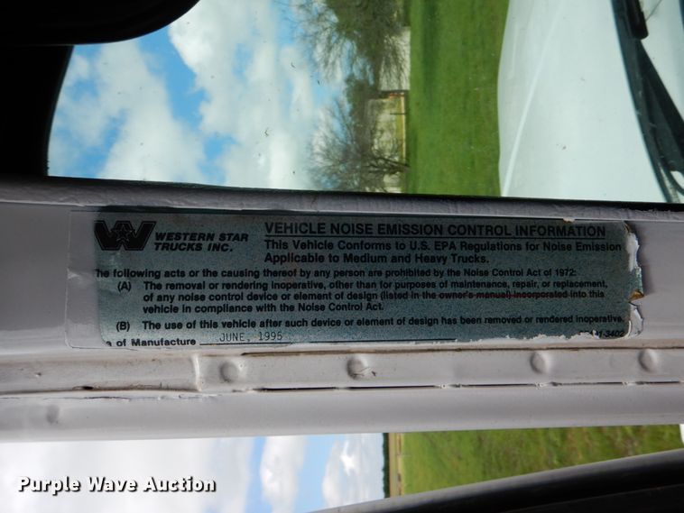 image for item DJ0778 1996 Western Star 4964F  semi truck