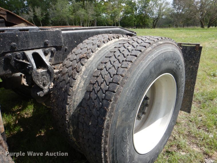 image for item DJ0778 1996 Western Star 4964F  semi truck