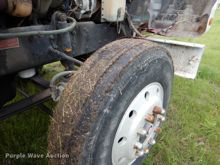 image for item DJ0778 1996 Western Star 4964F  semi truck