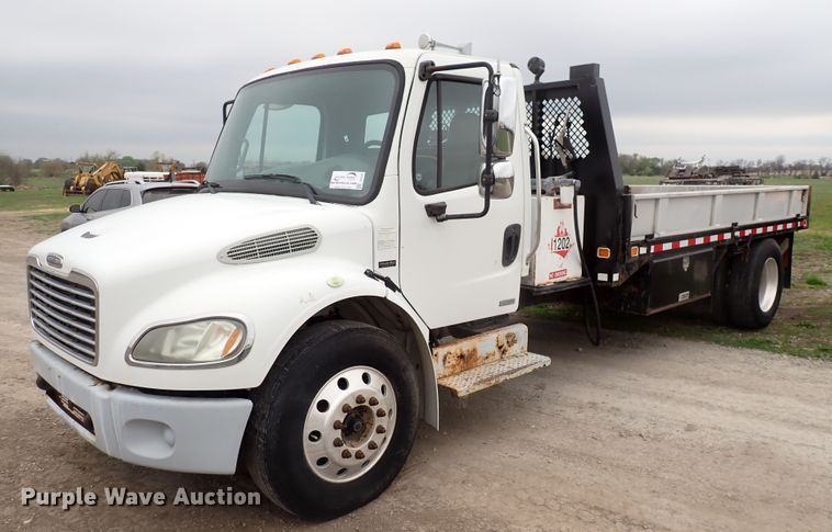 image for item DJ5545 2006 Freightliner M2  flatbed truck