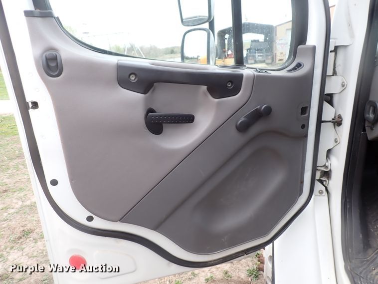 image for item DJ5545 2006 Freightliner M2  flatbed truck