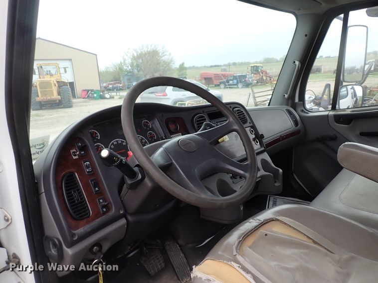 image for item DJ5545 2006 Freightliner M2  flatbed truck