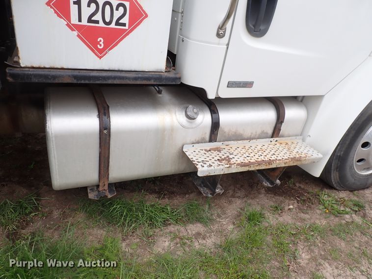 image for item DJ5545 2006 Freightliner M2  flatbed truck