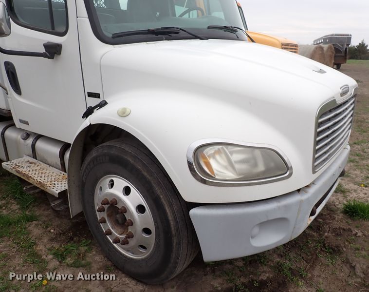 image for item DJ5545 2006 Freightliner M2  flatbed truck