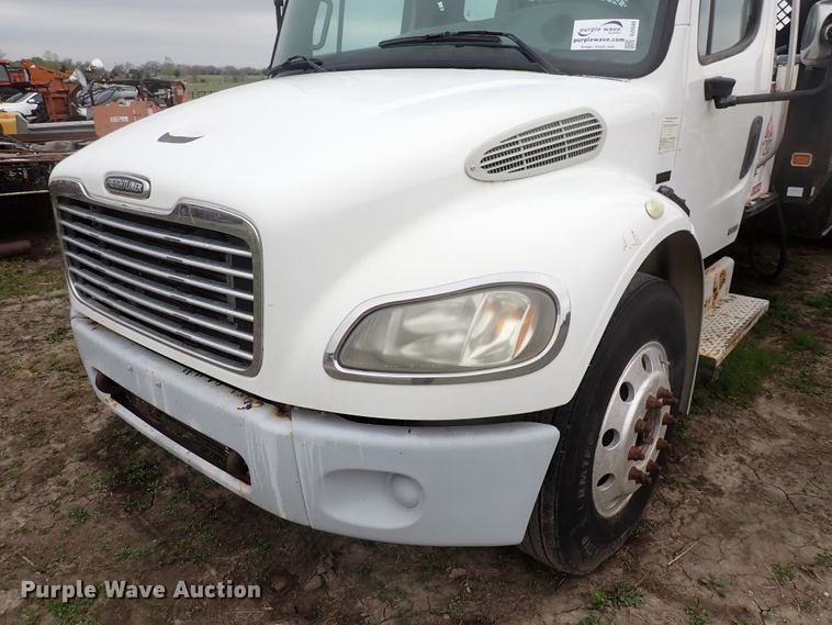 image for item DJ5545 2006 Freightliner M2  flatbed truck