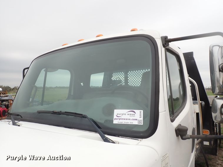 image for item DJ5545 2006 Freightliner M2  flatbed truck