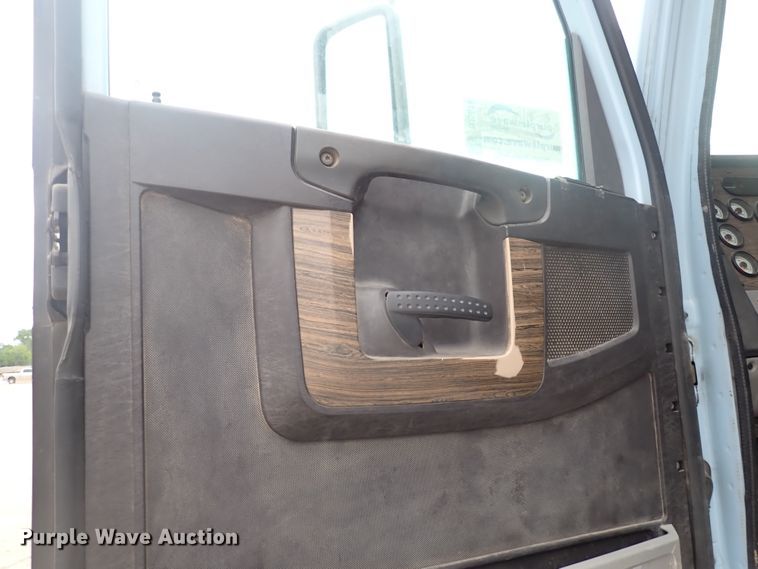 image for item DJ5674 2012 Freightliner Coronado SD  semi truck