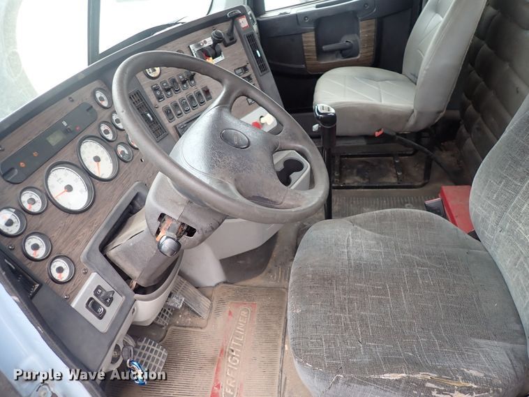 image for item DJ5674 2012 Freightliner Coronado SD  semi truck