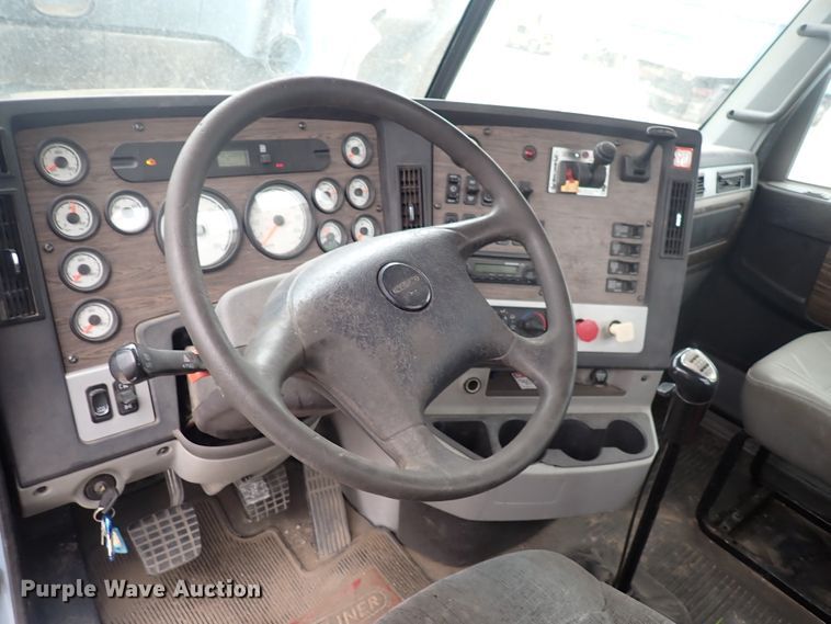 image for item DJ5674 2012 Freightliner Coronado SD  semi truck