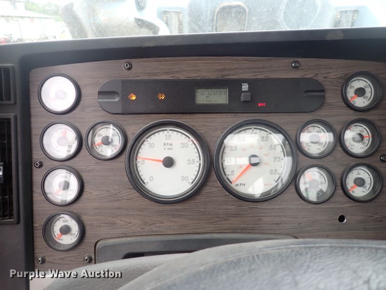 image for item DJ5674 2012 Freightliner Coronado SD  semi truck