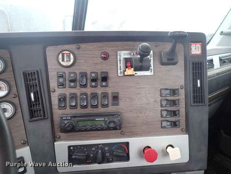 image for item DJ5674 2012 Freightliner Coronado SD  semi truck