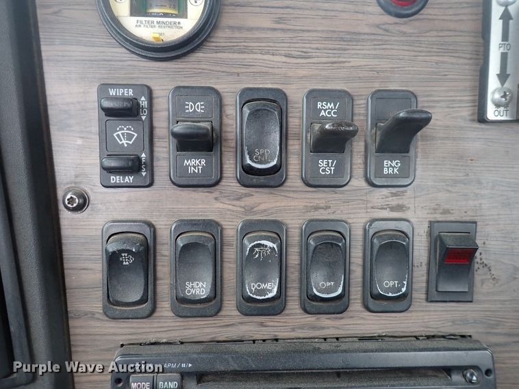 image for item DJ5674 2012 Freightliner Coronado SD  semi truck