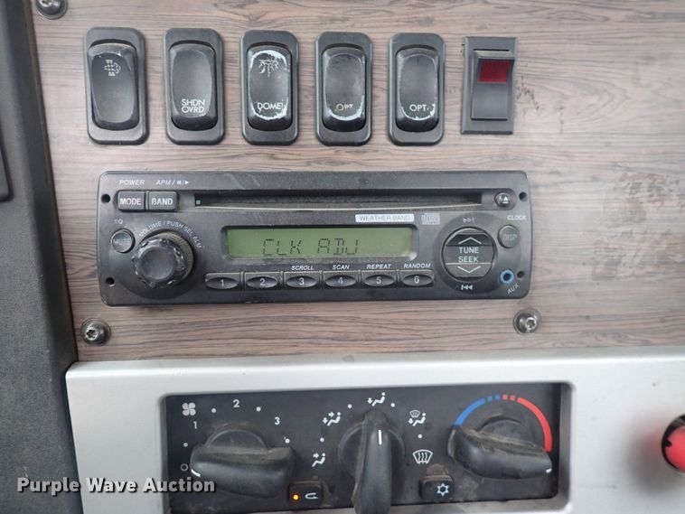 image for item DJ5674 2012 Freightliner Coronado SD  semi truck