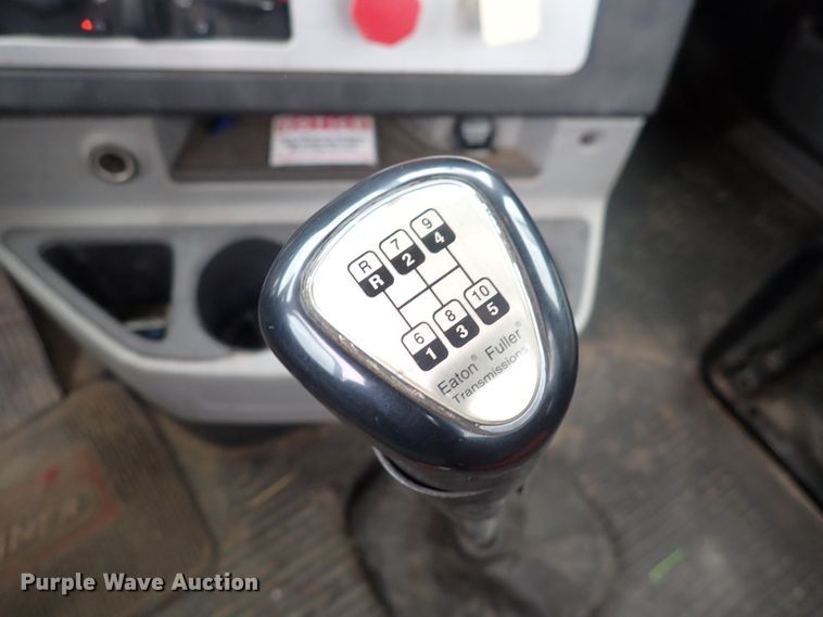 image for item DJ5674 2012 Freightliner Coronado SD  semi truck