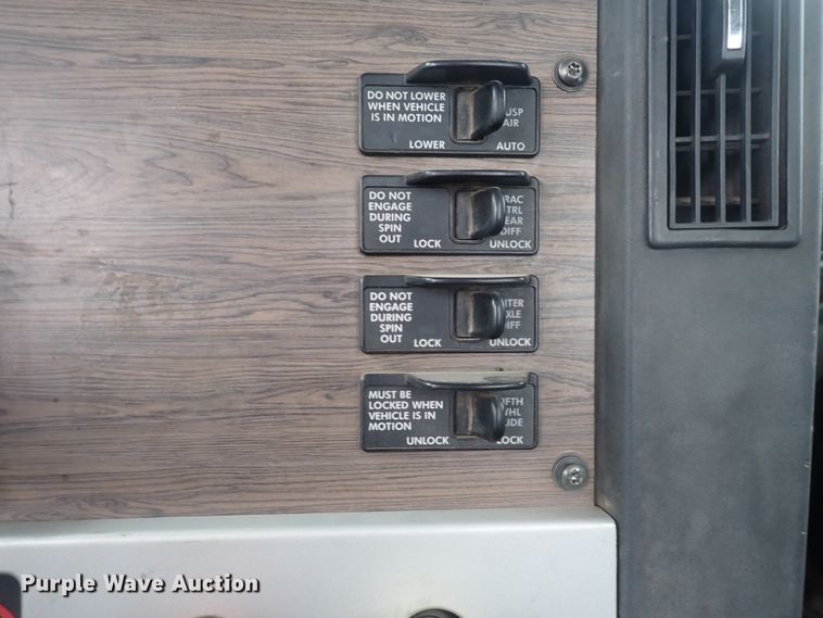 image for item DJ5674 2012 Freightliner Coronado SD  semi truck