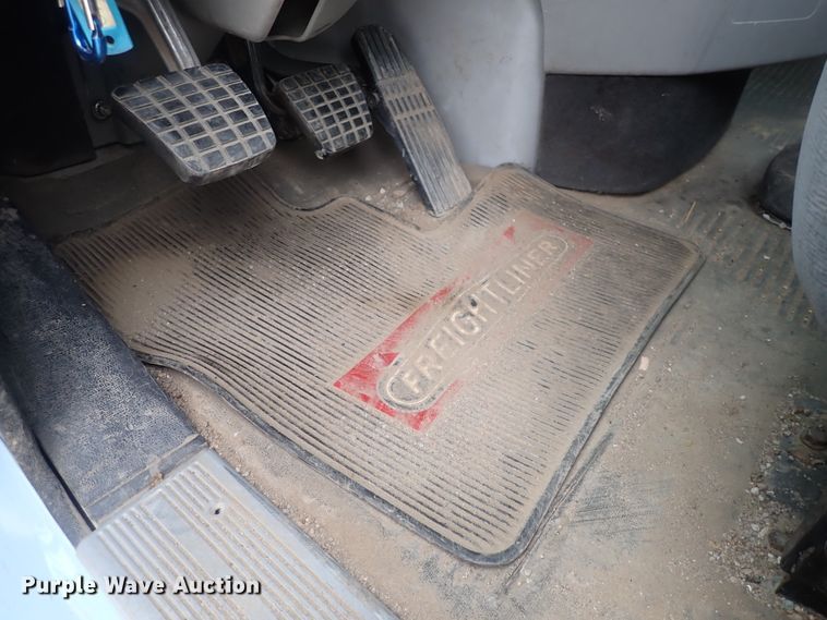 image for item DJ5674 2012 Freightliner Coronado SD  semi truck