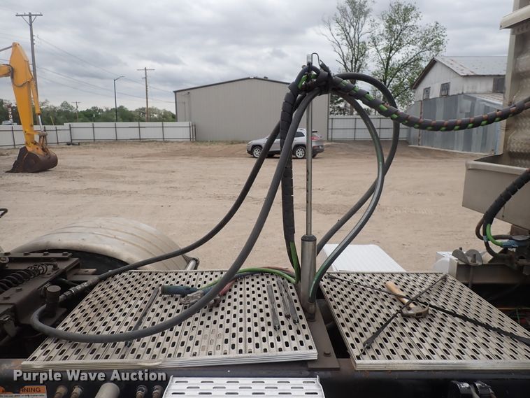 image for item DJ5674 2012 Freightliner Coronado SD  semi truck