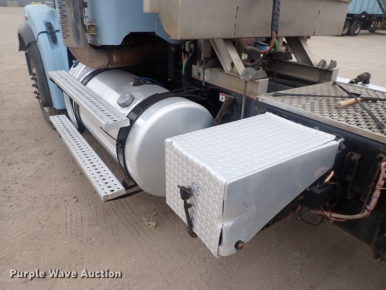 image for item DJ5674 2012 Freightliner Coronado SD  semi truck