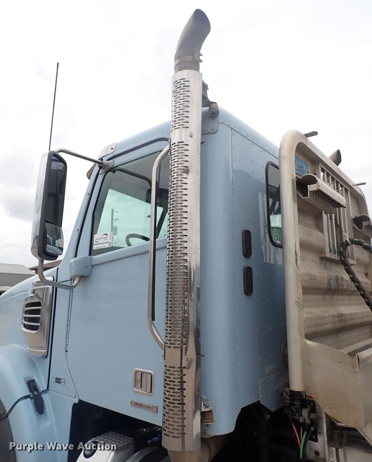 image for item DJ5674 2012 Freightliner Coronado SD  semi truck