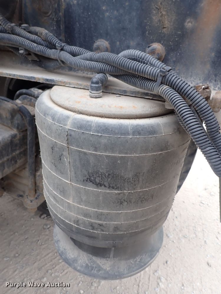 image for item DJ5674 2012 Freightliner Coronado SD  semi truck