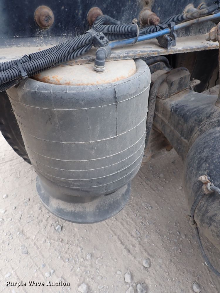 image for item DJ5674 2012 Freightliner Coronado SD  semi truck