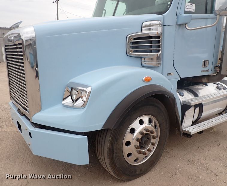 image for item DJ5674 2012 Freightliner Coronado SD  semi truck