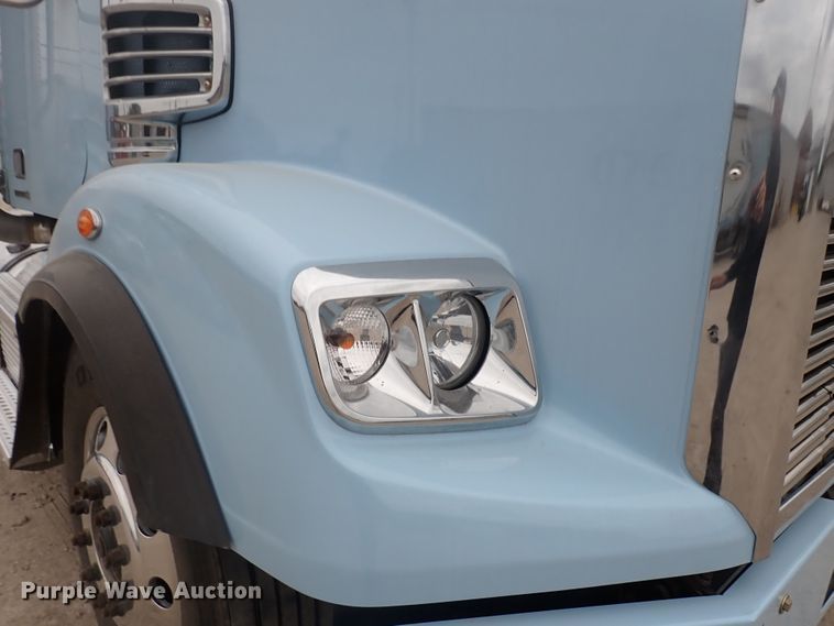 image for item DJ5674 2012 Freightliner Coronado SD  semi truck