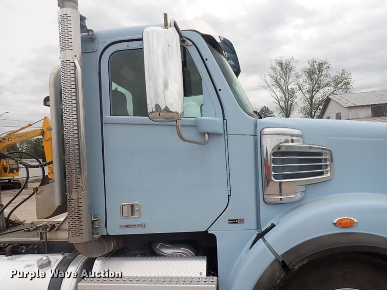 image for item DJ5674 2012 Freightliner Coronado SD  semi truck